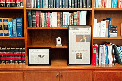 Biblioteca jurídica do escritório Azevedo Sodré Advogados